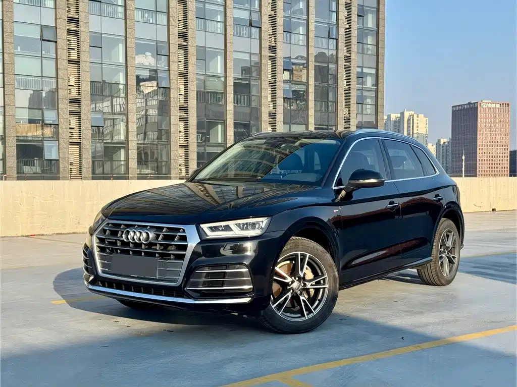 Audi Q5L 2020 — фото 1