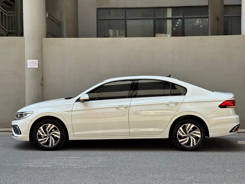 Volkswagen Bora 2023