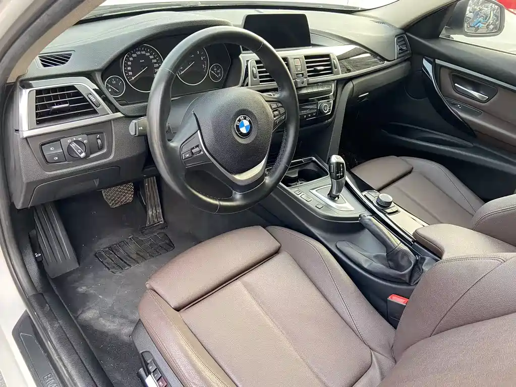 BMW 3 Series 2018 — фото 9