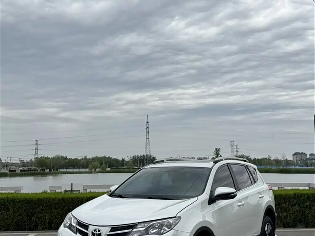 Toyota RAV4 2015 — фото 3