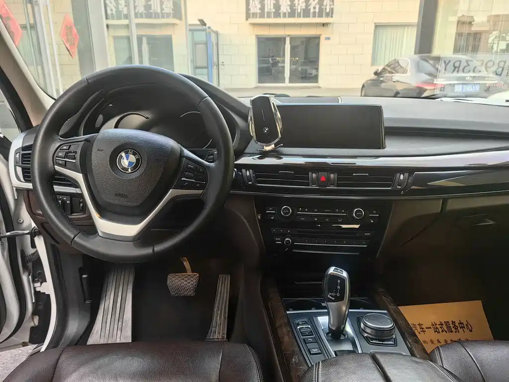 BMW X5 2018 — фото 9