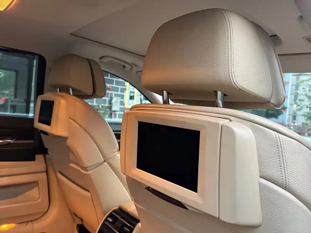 BMW 7 Series 2012 — фото 19