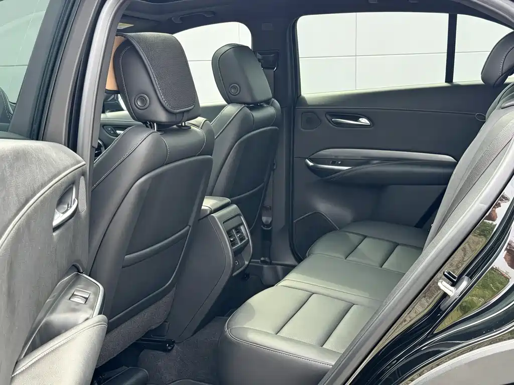 Cadillac XT4 2023 — фото 11