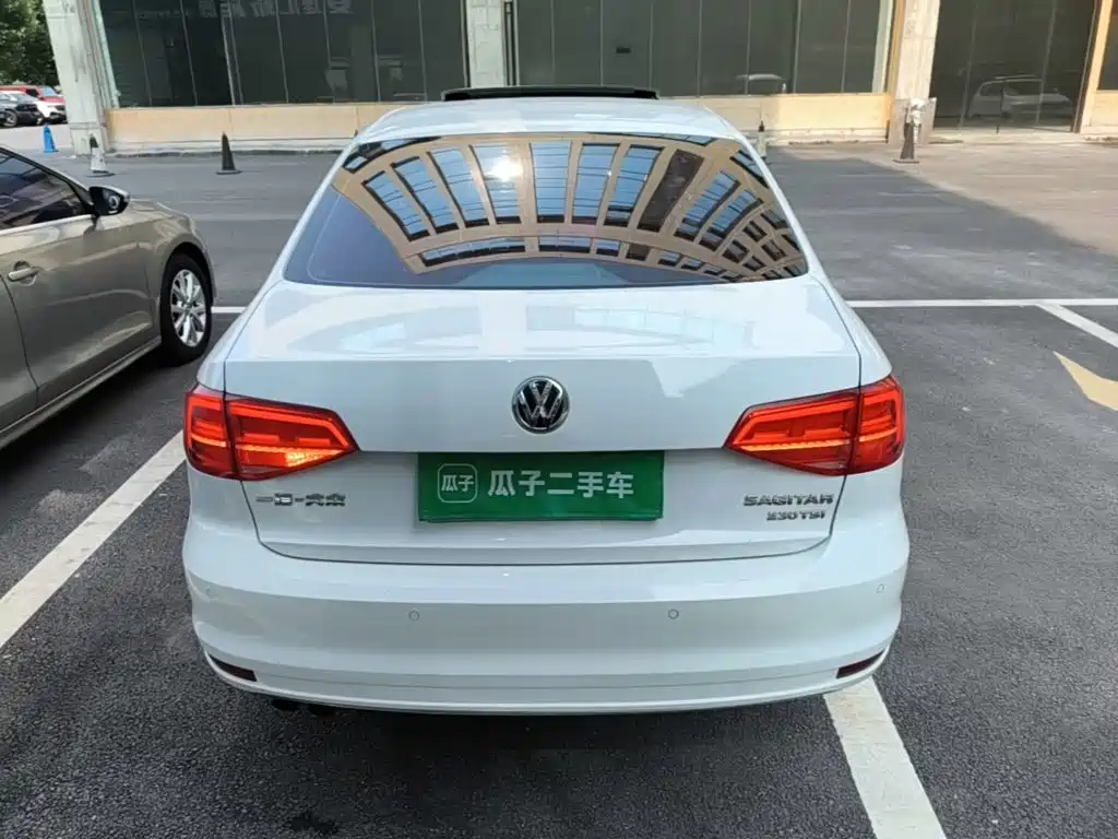 Volkswagen Sagitar 2016