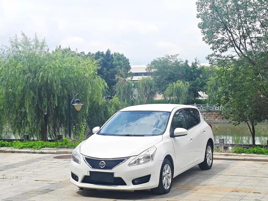 Nissan Tiida 2012
