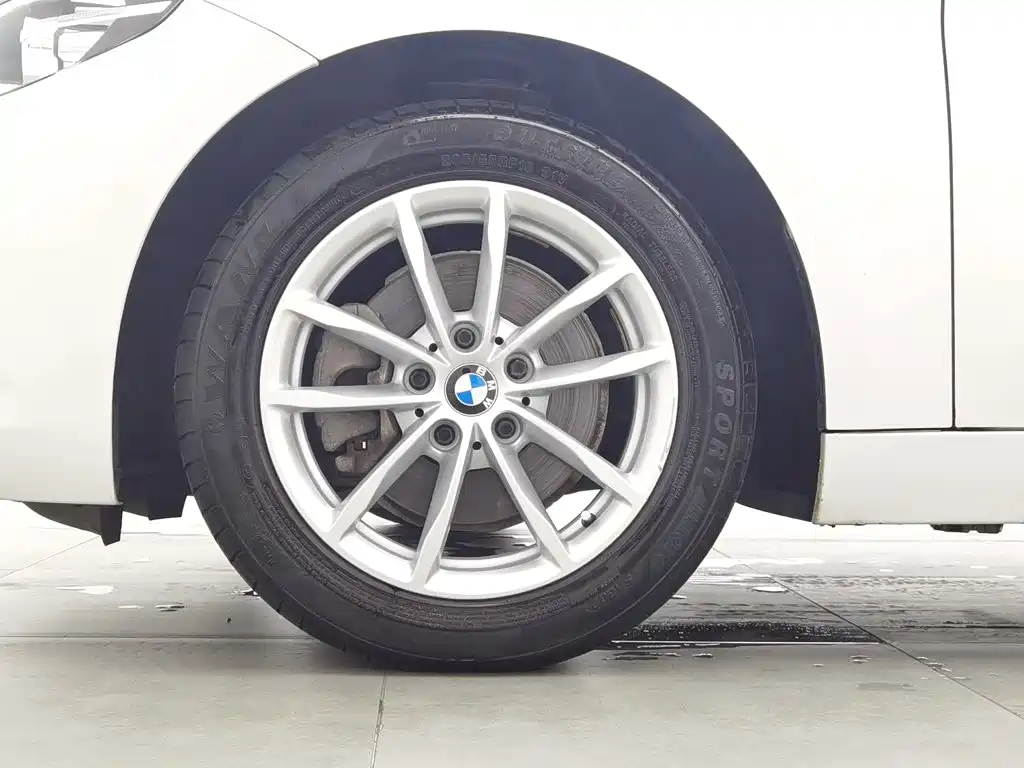 BMW 1 Series 2019 — фото 17