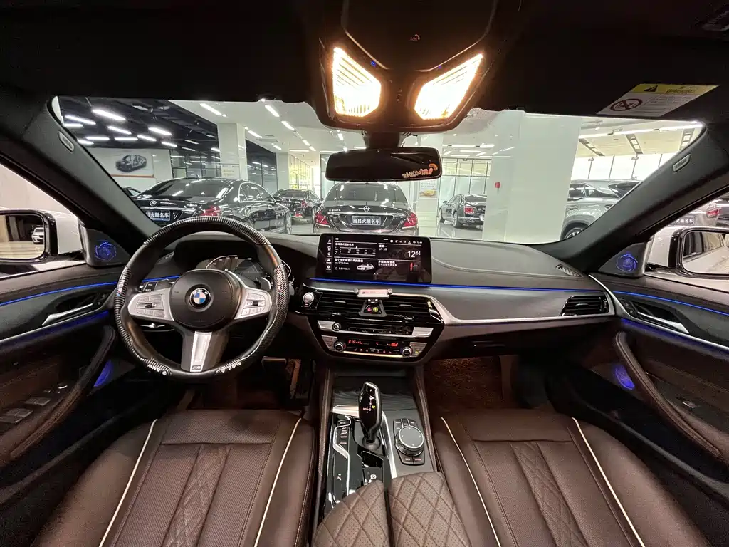 BMW 5 Series 2023 — фото 17