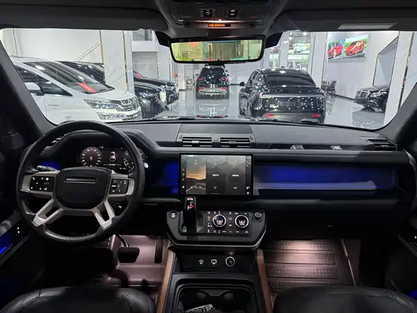 Land Rover Defender 2024
