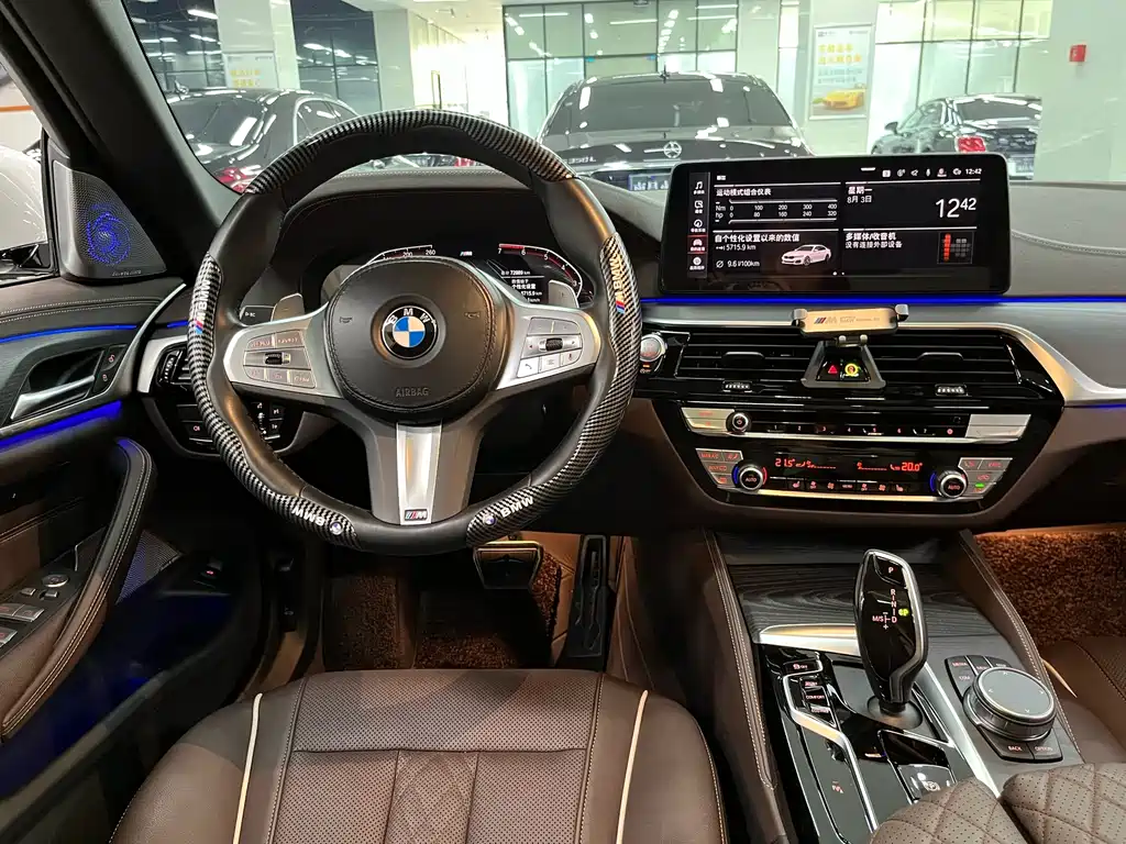 BMW 5 Series 2023 — фото 16