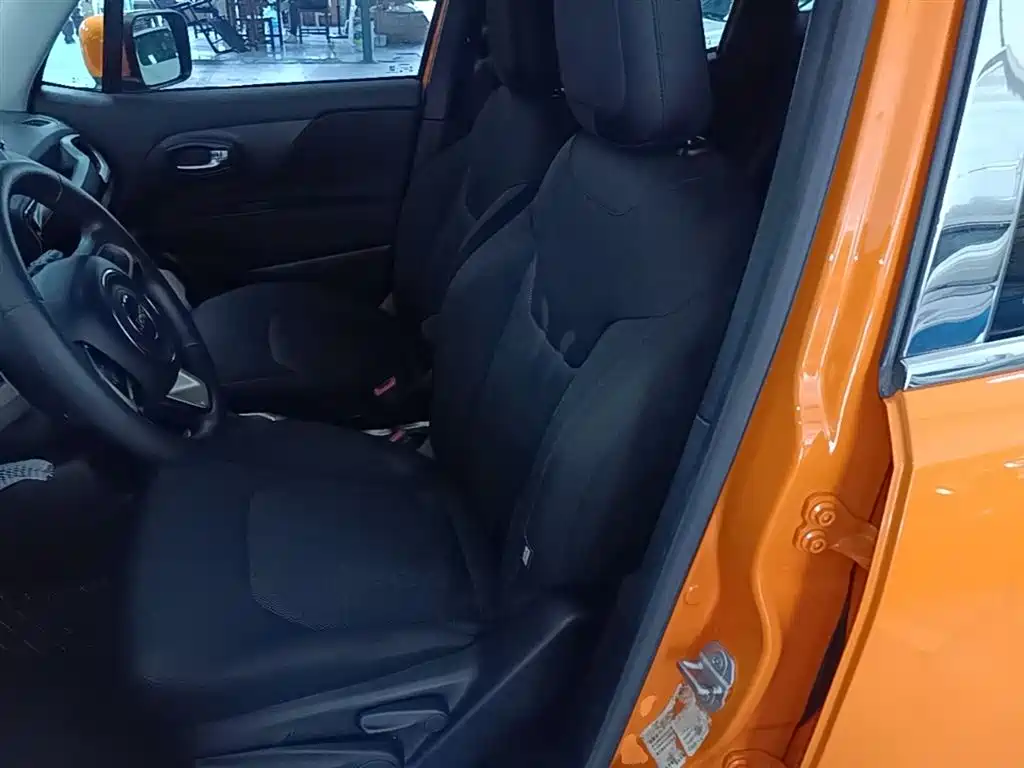 Jeep Renegade 2016 — фото 15
