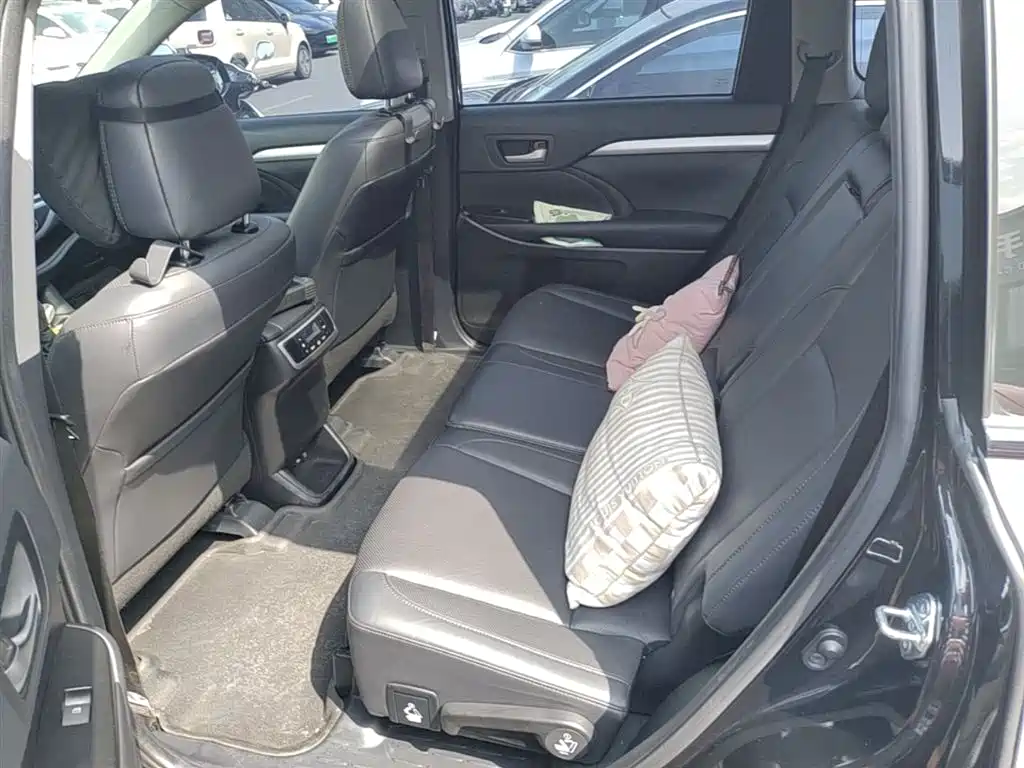 Toyota Highlander 2021 — фото 17