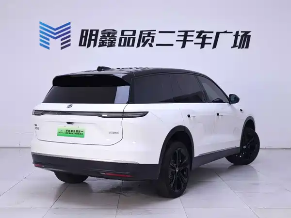 NIO ES8 2023