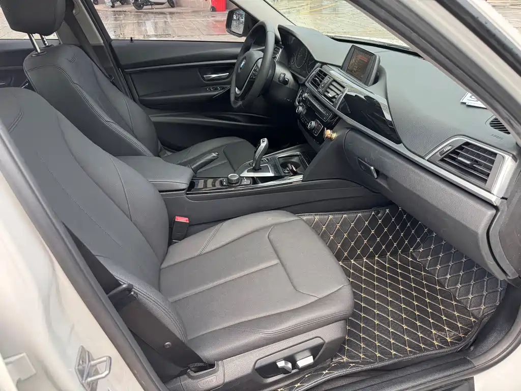 BMW 3 Series 2017 — фото 13