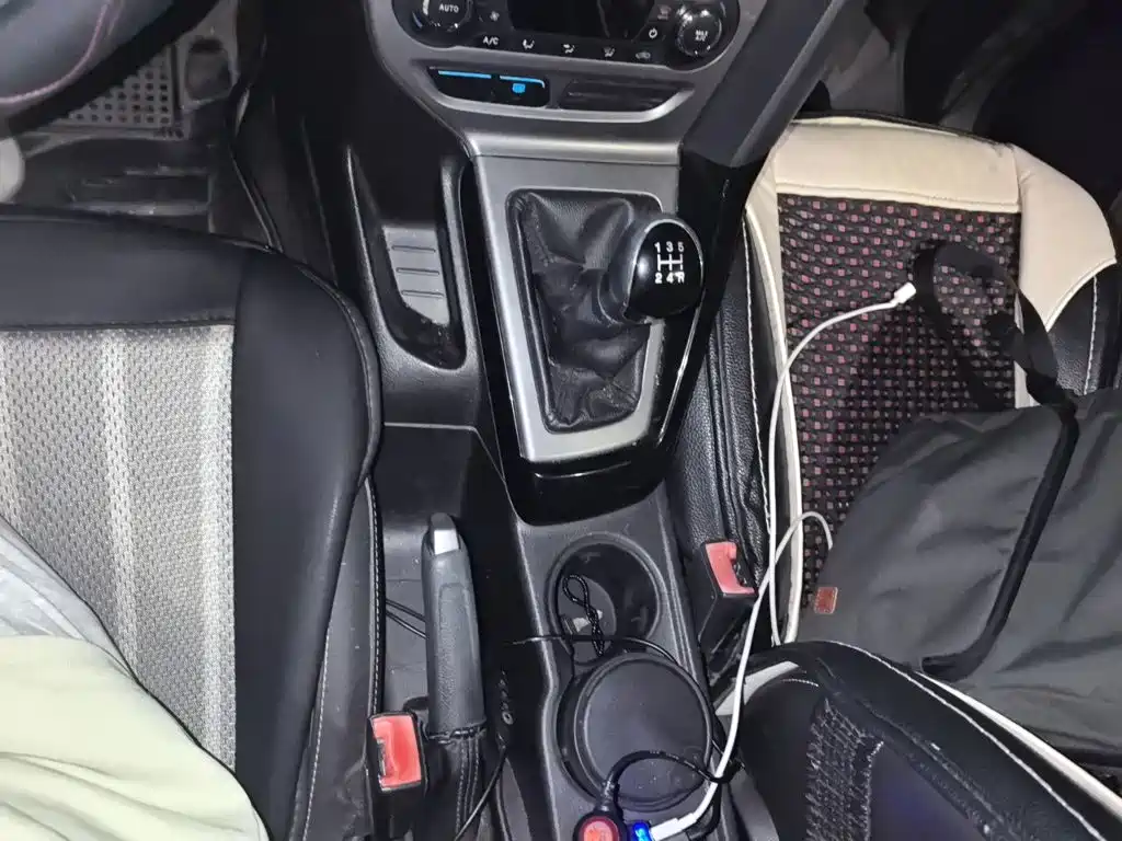 Ford Focus 2015 — фото 10