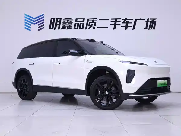 NIO ES8 2023