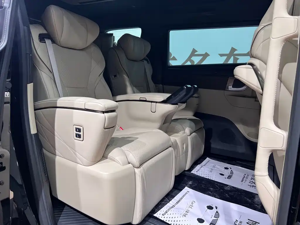 Toyota Alphard 2025 — фото 10