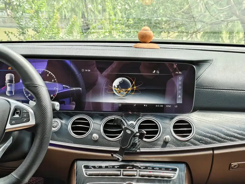 Mercedes-Benz E-Class 2018 — фото 18