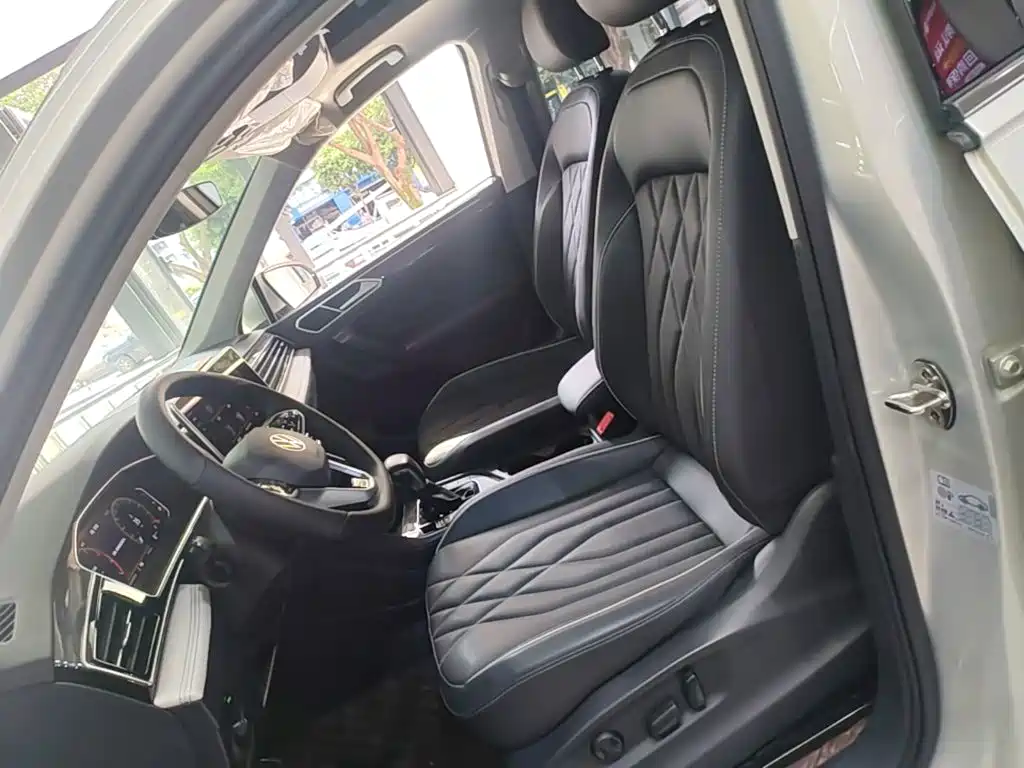 Volkswagen Tiguan L 2022 — фото 15