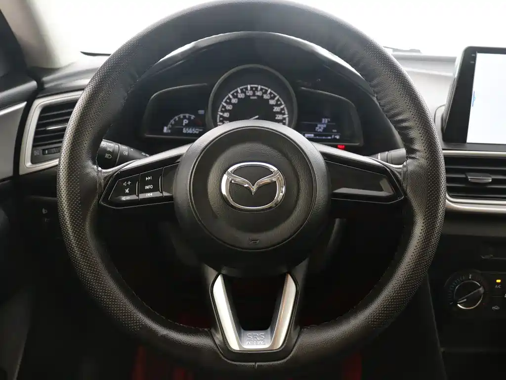 Mazda 3 Axela 2019 — фото 12
