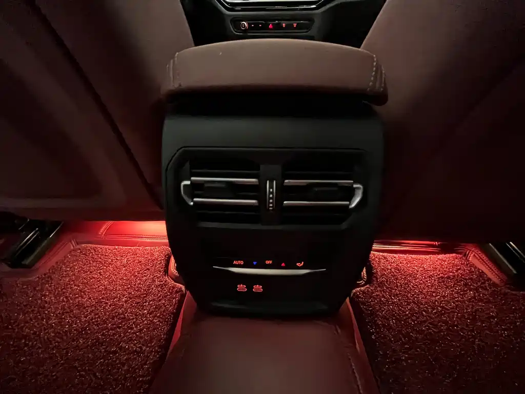 BMW 3 Series 2024 — фото 16