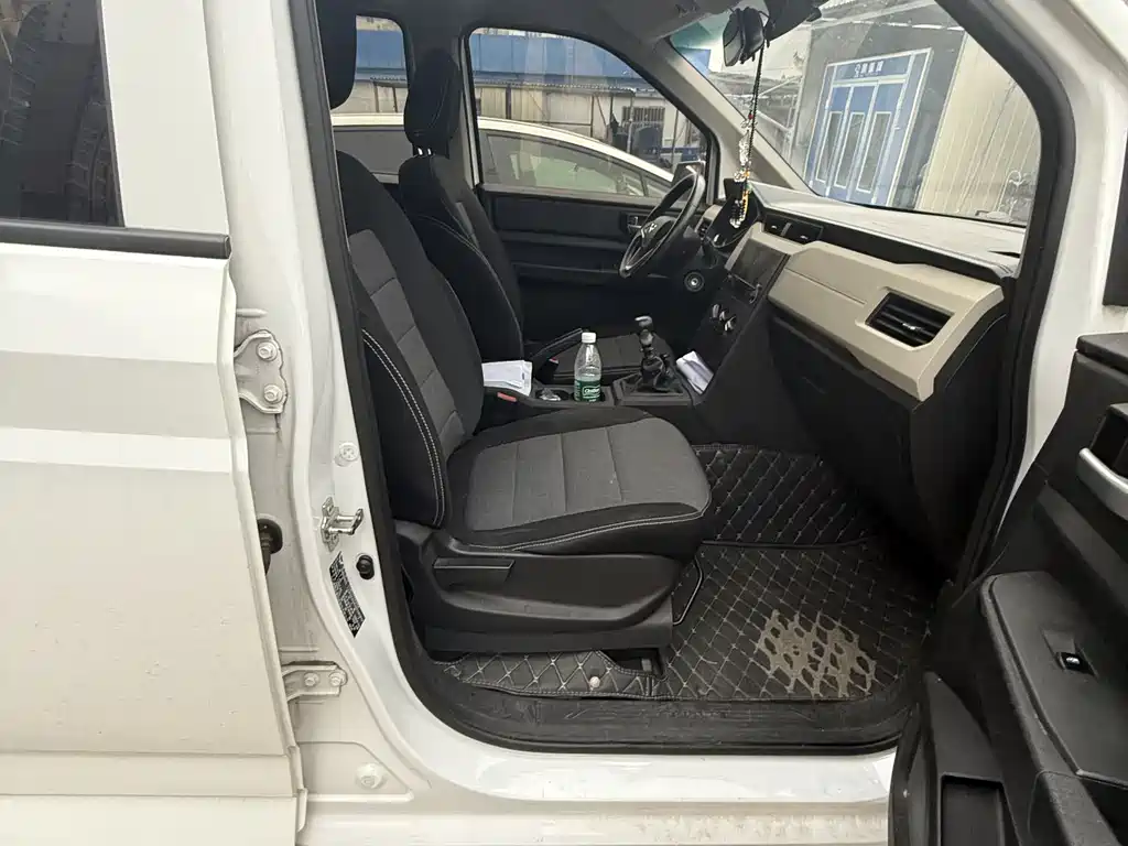 Wuling Hongguang PLUS 2019