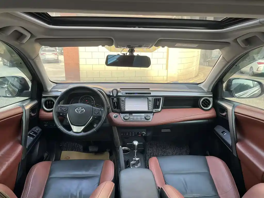 Toyota RAV4 2015 — фото 10