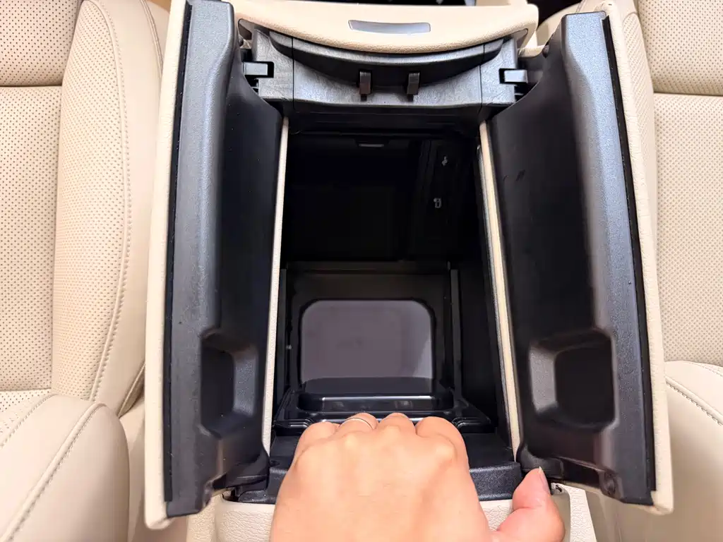 Mercedes-Benz V-Class 2024 — фото 16