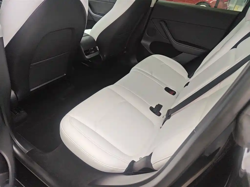 Tesla Model Y 2023 — фото 17