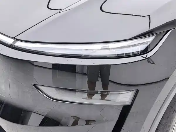 Tesla Model Y L 2025