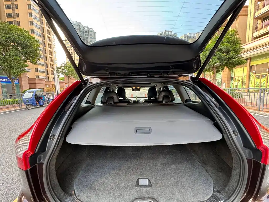 Volvo XC60 2017 — фото 14