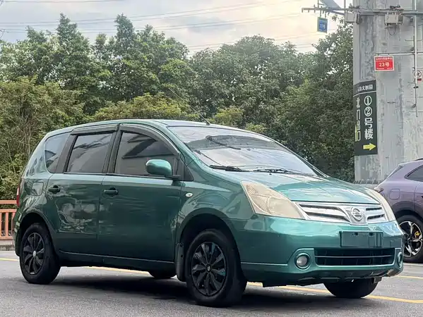 Nissan Livina 2010