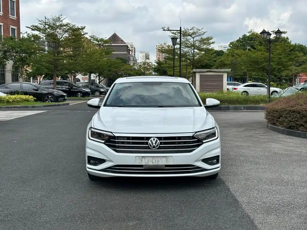 Volkswagen Sagitar 2019