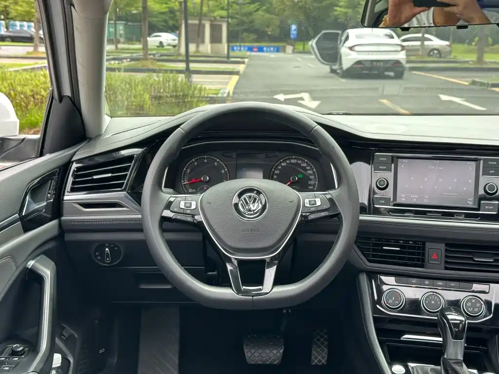 Volkswagen Sagitar 2019