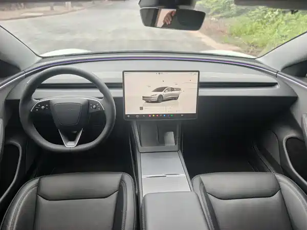 Tesla Model 3 2024