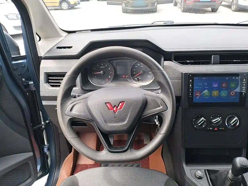 Wuling Hongguang PLUS 2022 — фото 11