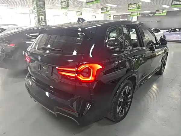 BMW iX3 2023