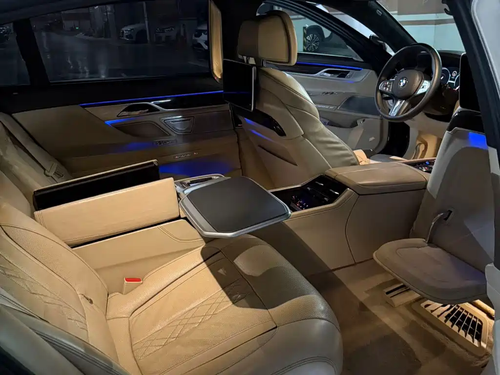 BMW 7 Series 2017 — фото 8