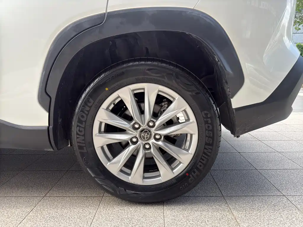 Toyota Corolla Cross 2023 — фото 16