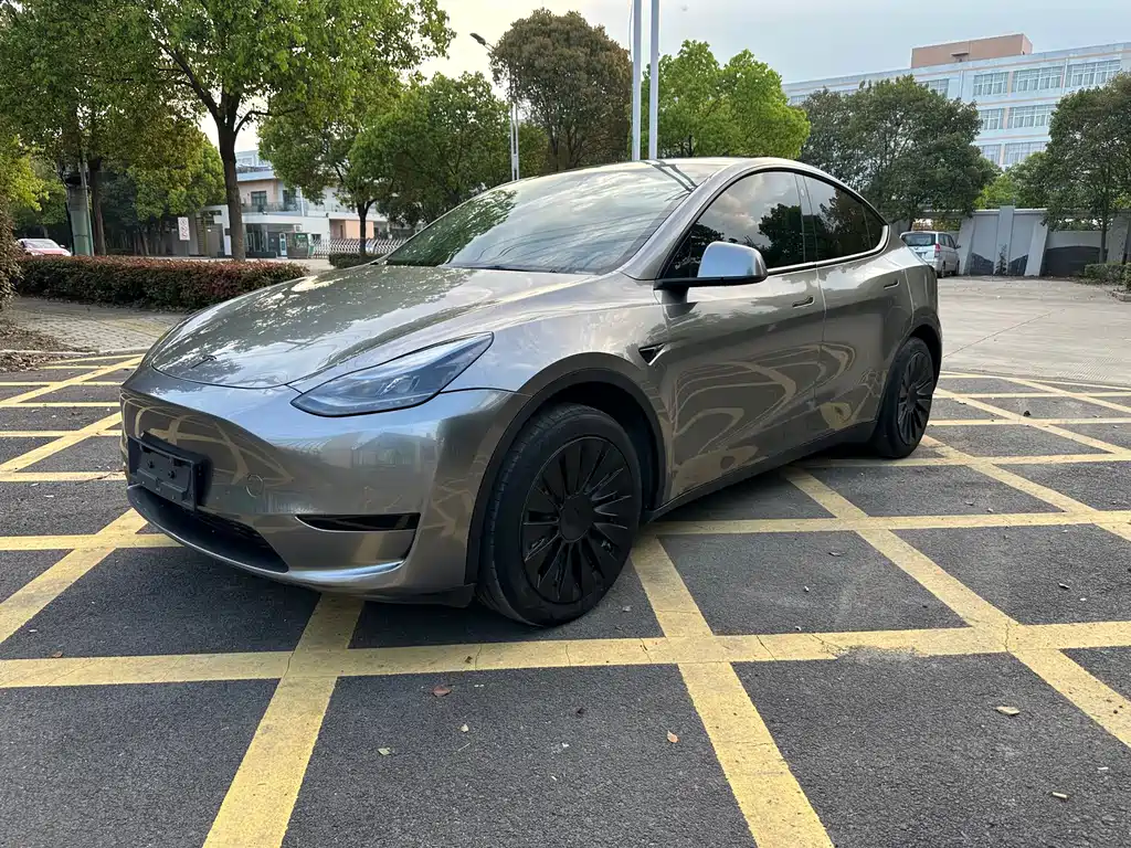 Tesla Model Y 2023 — фото 1