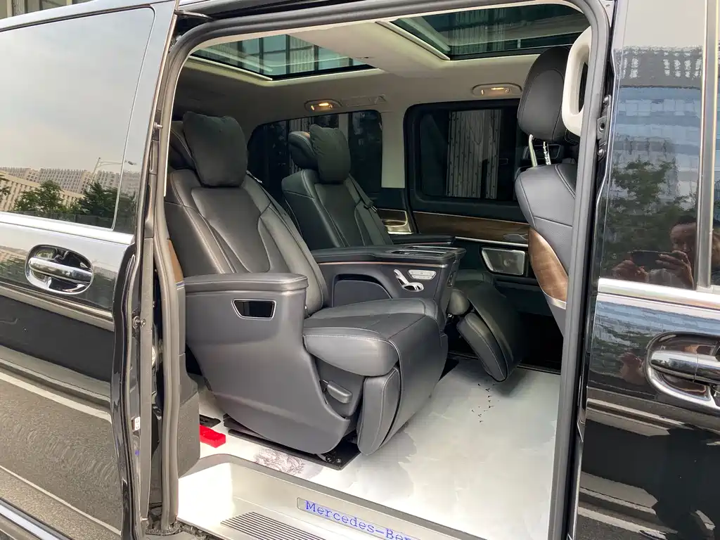 Mercedes-Benz V-Class 2023 — фото 25