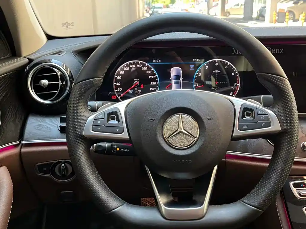 Mercedes-Benz E-Class 2018 — фото 13