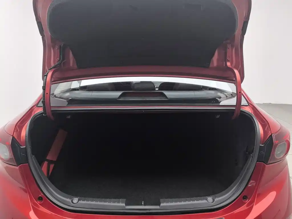 Mazda 3 Axela 2018 — фото 16