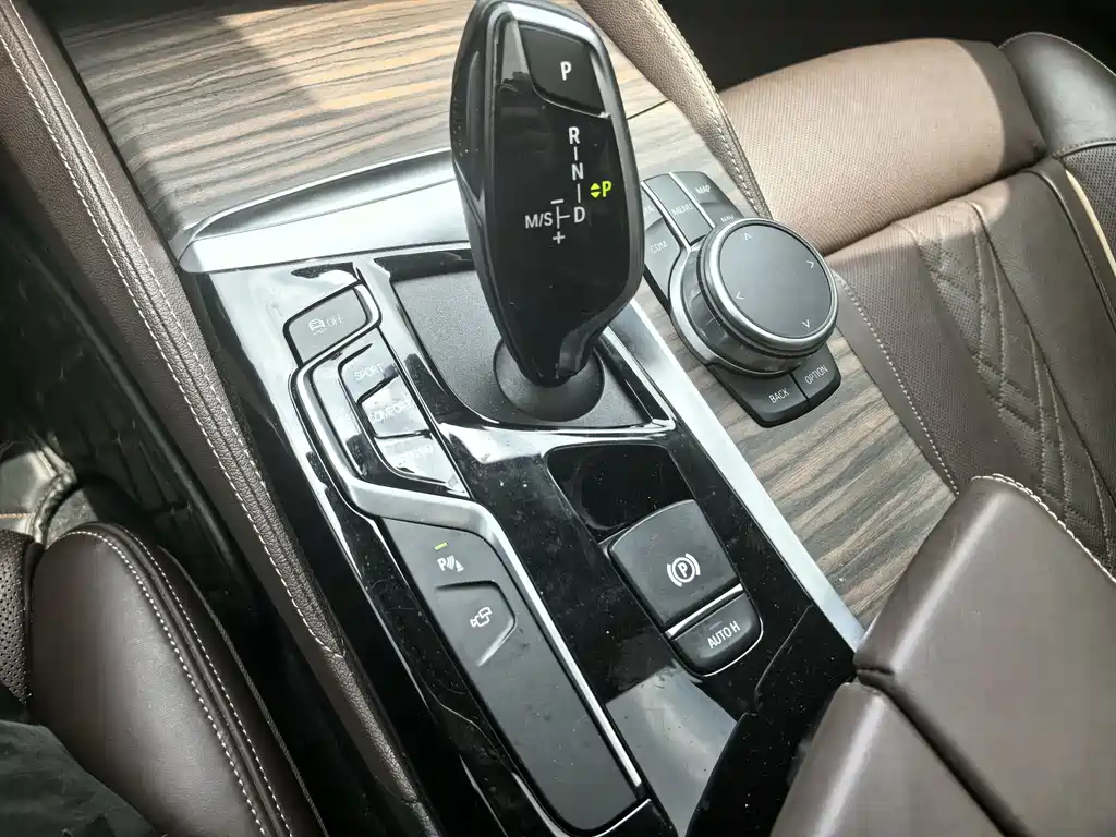 BMW 5 Series 2020 — фото 16