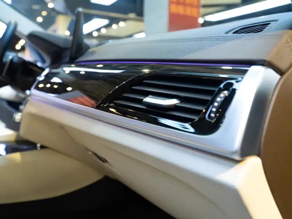 BMW 5 Series 2018 — фото 10