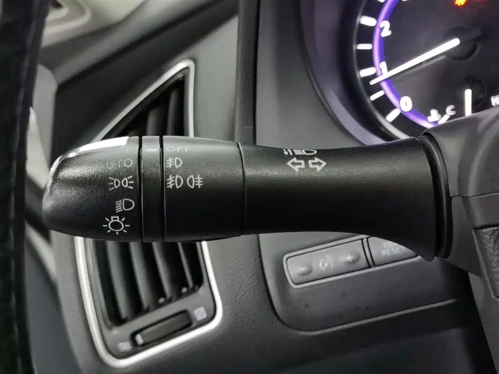 Infiniti Q50L 2015 — фото 21
