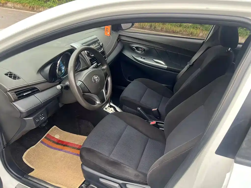 Toyota Yaris L 2015