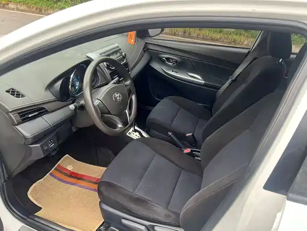 Toyota Yaris L 2015