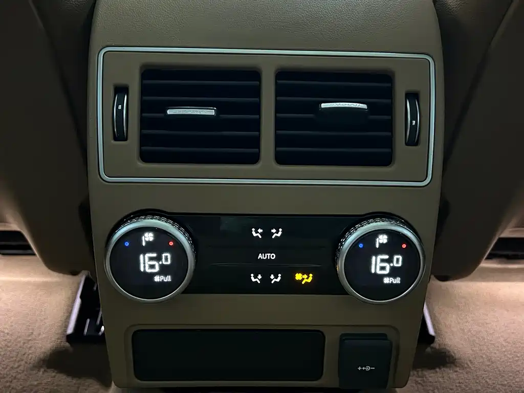 Jaguar XFL 2023 — фото 13
