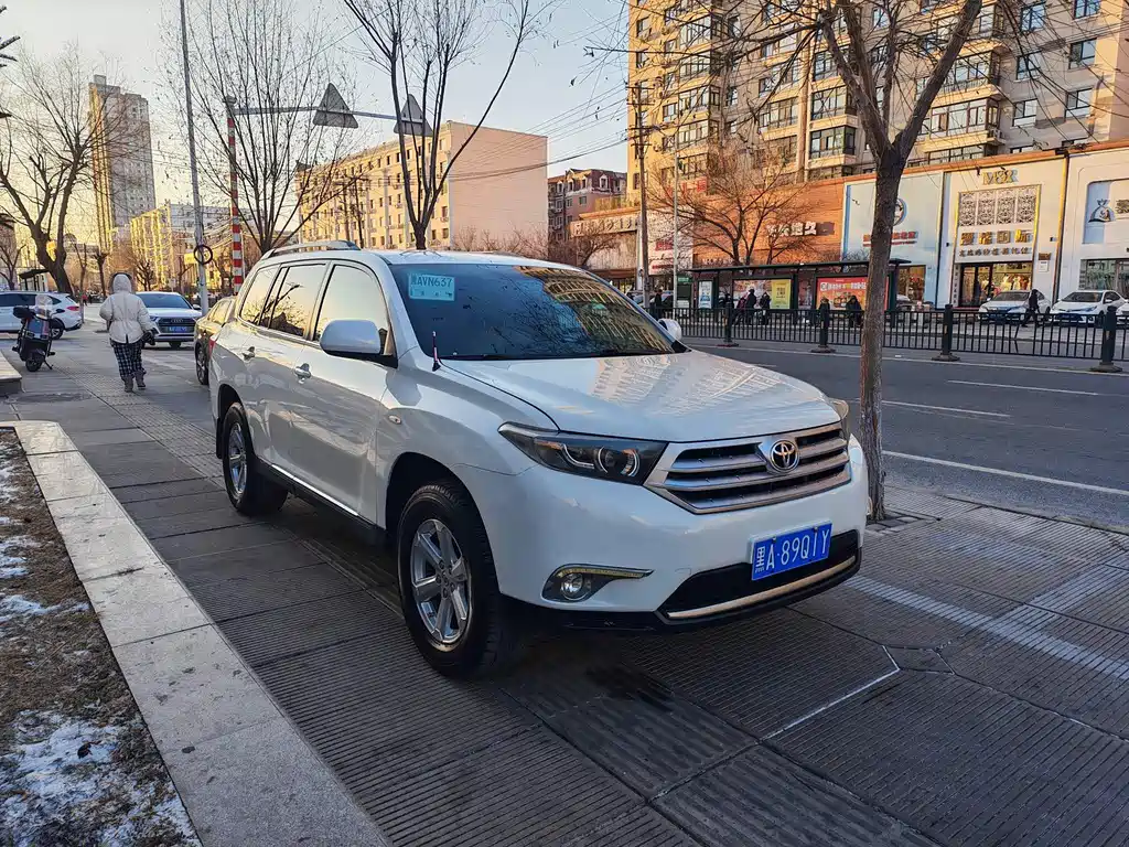 Toyota Highlander 2013 — фото 1