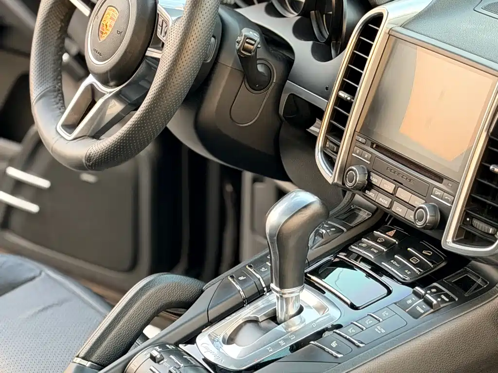 Porsche Cayenne 2016 — фото 11